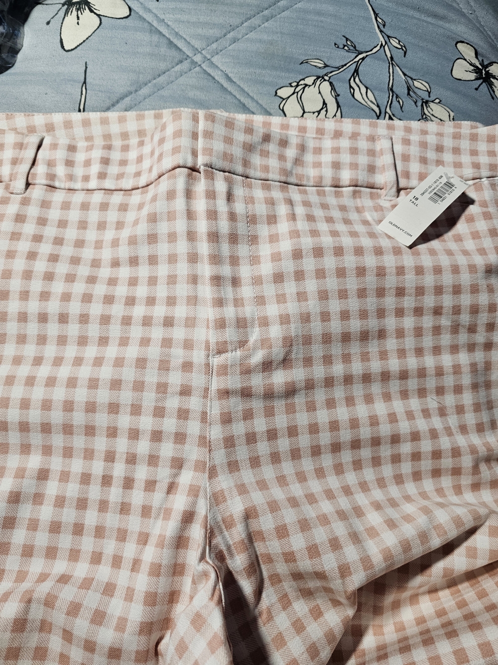 Old Navy Pink Gingham Women’s Pixie Pant - Picture 8 of 9